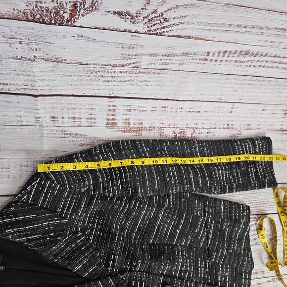Lafayette 148 Black White Crop Tweed Blazer 10 Petite Prep Academia Quiet Money - Picture 12 of 13
